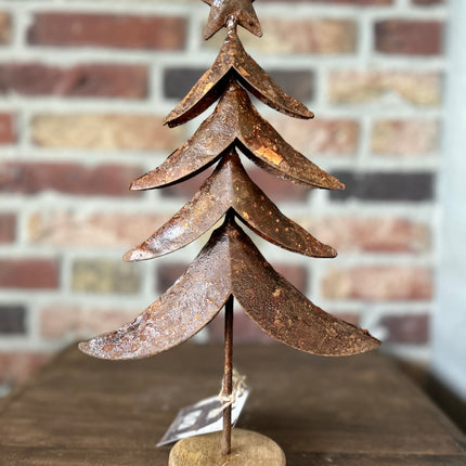 Roestkleurig metalen kerstboompje