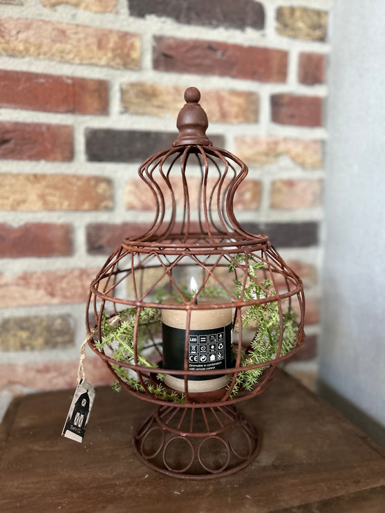 Metalen ornament compleet met LED kaars en groen