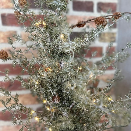 Kunstboompje Larix met dennenappels en verlichting