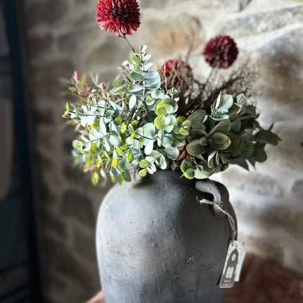 Stenen kruik  compleet met bloemen