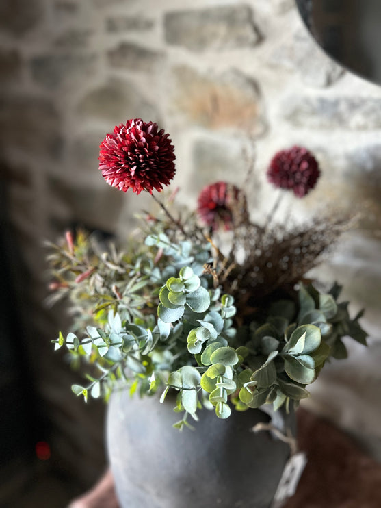 Stenen kruik  compleet met bloemen