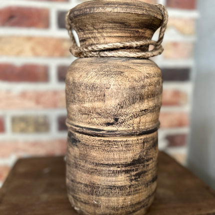 Nepalese pot met rand op de pot