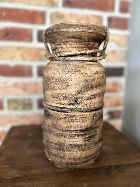 Nepalese pot met rand op de pot