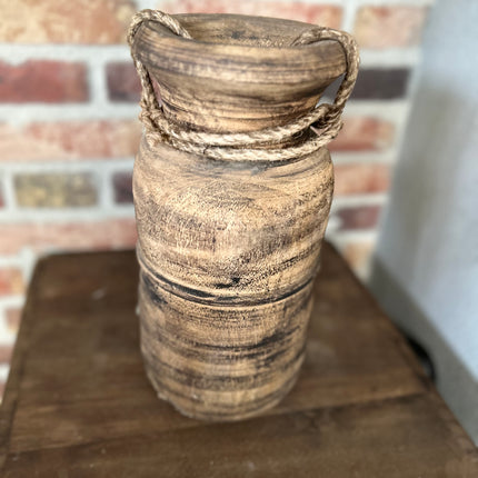 Nepalese pot met rand op de pot