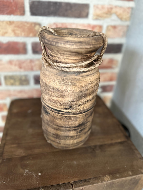 Nepalese pot met rand op de pot