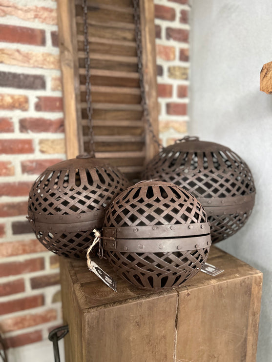 Set van 3 metalen hangballen