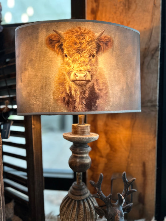 Houten tafellamp met kap Schotse Hooglander Maat M 2