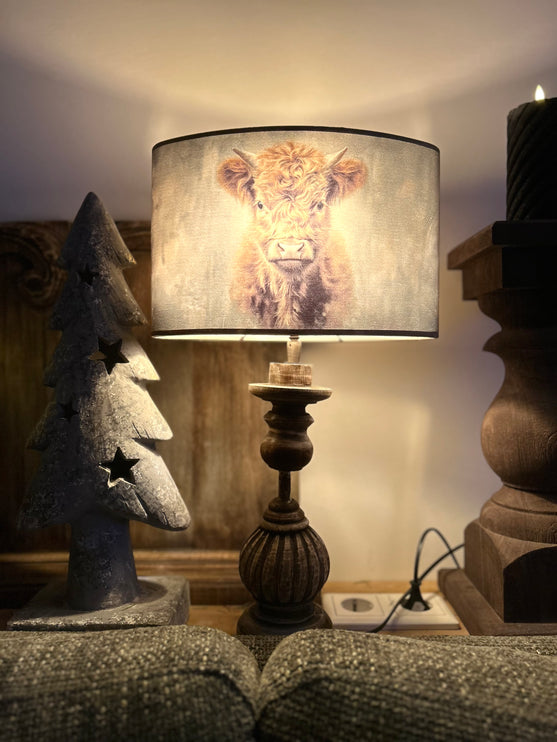 Houten tafellamp met kap Schotse Hooglander Maat M 2
