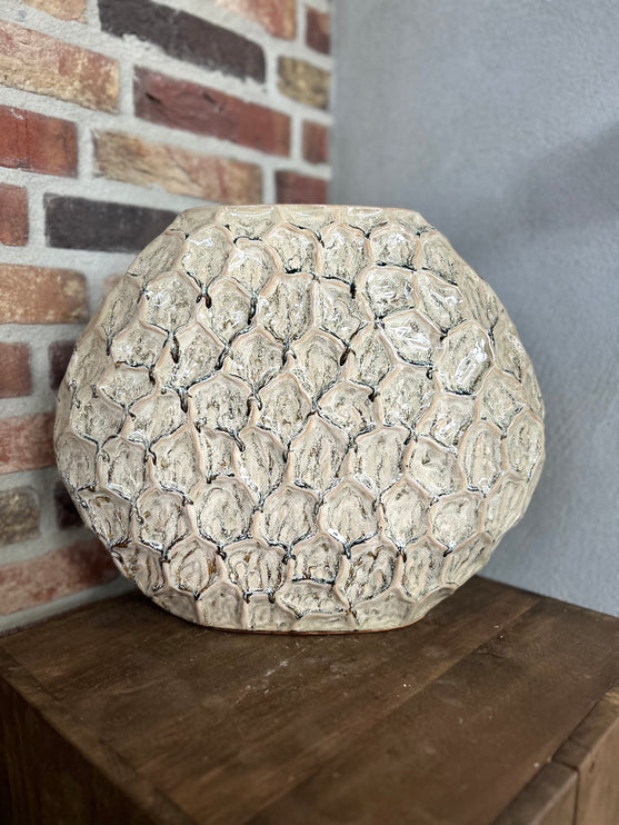 Ovalen vaas met relief