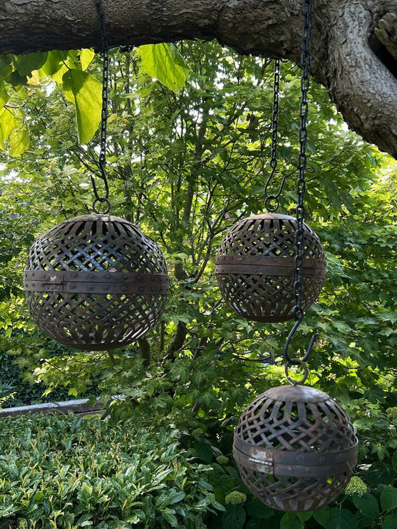 Set van 3 metalen hangballen