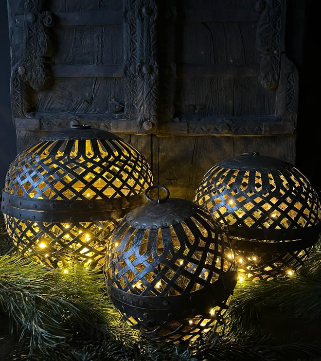 Set van 3 metalen hangballen