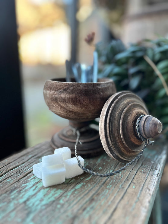 Houten potje op pootje met deksel