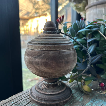 Houten potje op pootje met deksel