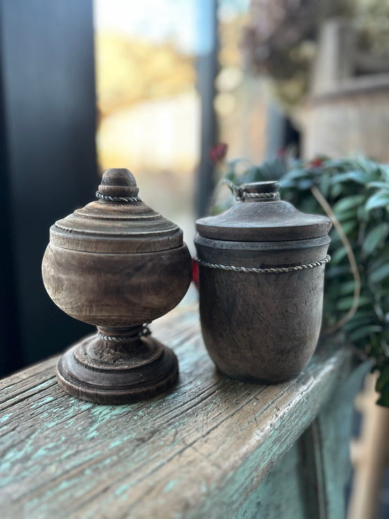 Houten potjes met deksel aan touw - Set van 2