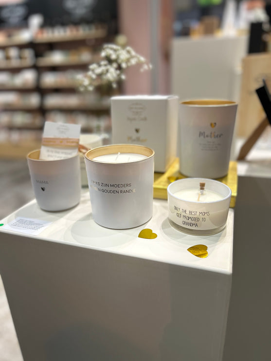 SOJAKAARS - OMA'S ZIJN MOEDERS MET EEN GOUDEN RANDJE - GEUR: FRESH COTTON