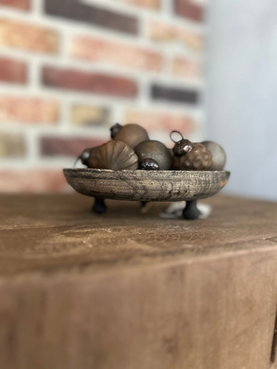Houten schaaltje op pootjes met mini kerstballen