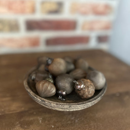 Houten schaaltje op pootjes met mini kerstballen