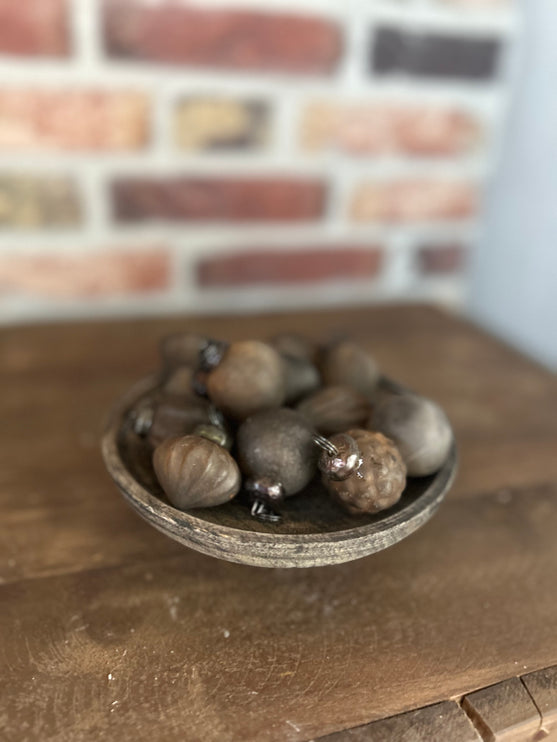 Houten schaaltje op pootjes met mini kerstballen