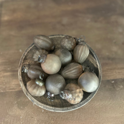 Houten schaaltje op pootjes met mini kerstballen