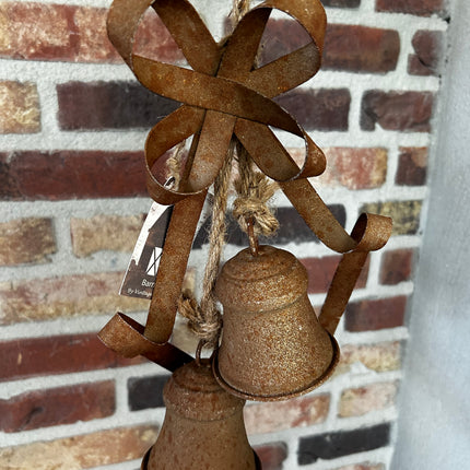 Hanger Klokken en Strik