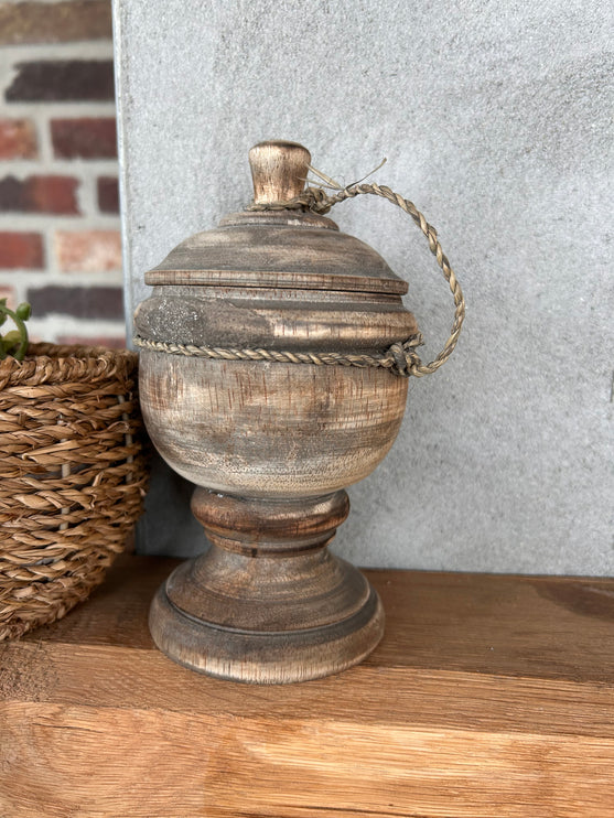 Houten potje op pootje met deksel 18 cm