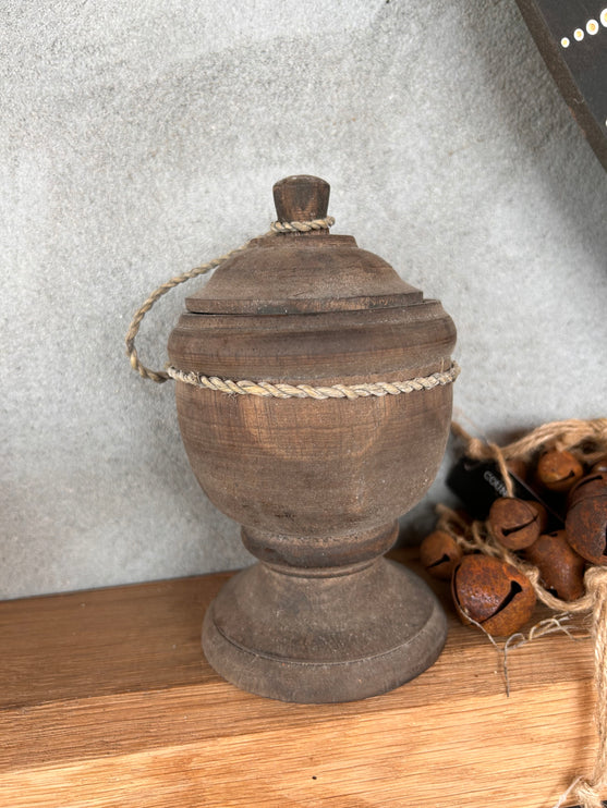 Houten potje op pootje met deksel 18 cm