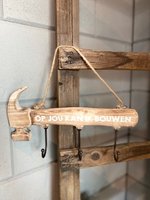 Hamer met haakjes Op jou kan ik bouwen